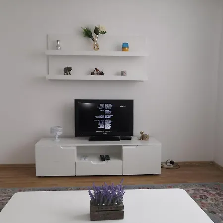 Deni Apartment *